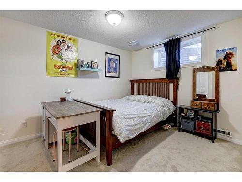 42 Royal Birch Terrace Nw, Calgary, AB - Indoor Photo Showing Bedroom