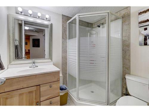 42 Royal Birch Terrace Nw, Calgary, AB - Indoor Photo Showing Bathroom