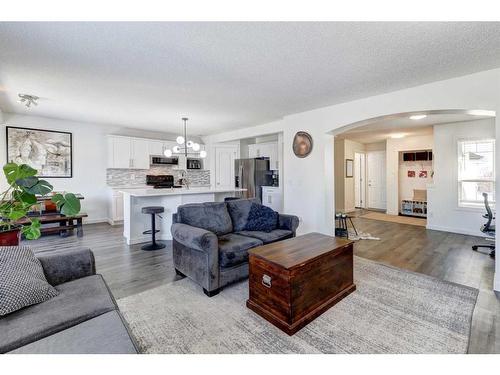 42 Royal Birch Terrace Nw, Calgary, AB - Indoor Photo Showing Living Room