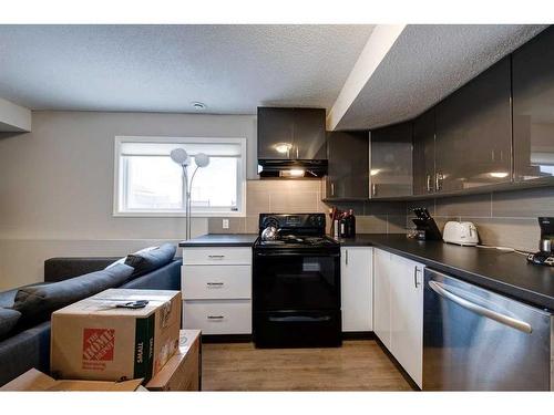 165 Harvest Rose Circle Ne, Calgary, AB - Indoor Photo Showing Kitchen