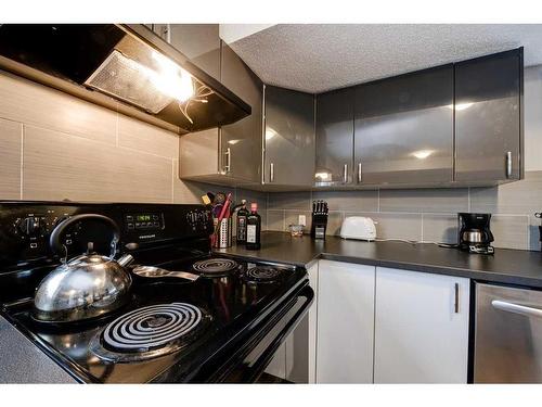 165 Harvest Rose Circle Ne, Calgary, AB - Indoor Photo Showing Kitchen