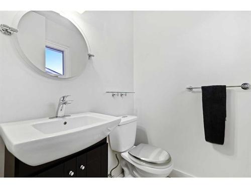 455 Cedarpark Drive Sw, Calgary, AB - Indoor Photo Showing Bathroom