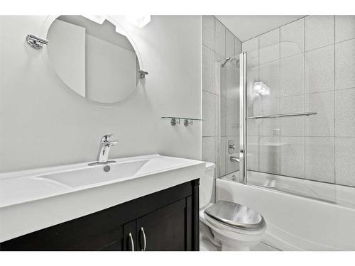 455 Cedarpark Drive Sw, Calgary, AB - Indoor Photo Showing Bathroom