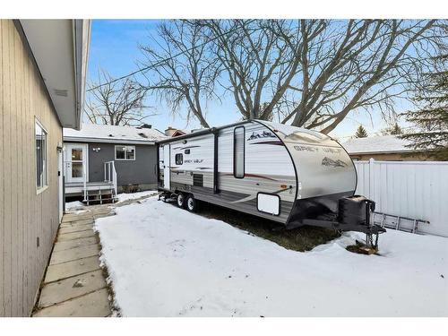 455 Cedarpark Drive Sw, Calgary, AB - Outdoor