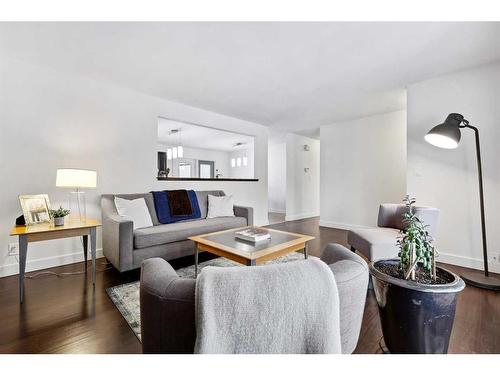 455 Cedarpark Drive Sw, Calgary, AB - Indoor Photo Showing Living Room