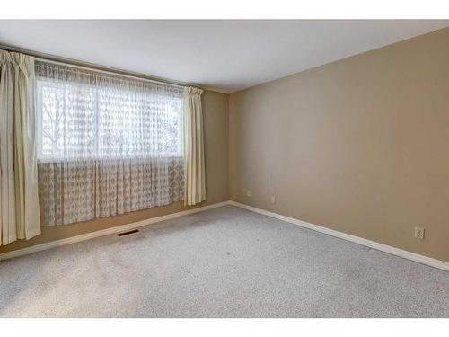 14547 Parkland Boulevard Se, Calgary, AB - Indoor Photo Showing Other Room