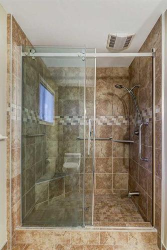 14547 Parkland Boulevard Se, Calgary, AB - Indoor Photo Showing Bathroom