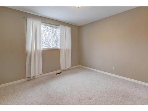 14547 Parkland Boulevard Se, Calgary, AB - Indoor Photo Showing Other Room