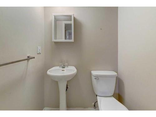 14547 Parkland Boulevard Se, Calgary, AB - Indoor Photo Showing Bathroom