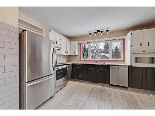 9927 5 Street Se, Calgary, AB - Indoor Photo Showing Kitchen