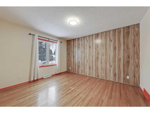 9927 5 Street Se, Calgary, AB - Indoor Photo Showing Other Room