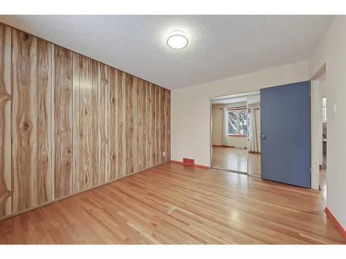 9927 5 Street Se, Calgary, AB - Indoor Photo Showing Other Room