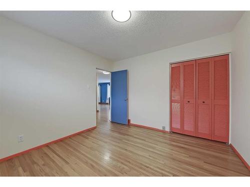 9927 5 Street Se, Calgary, AB - Indoor Photo Showing Other Room