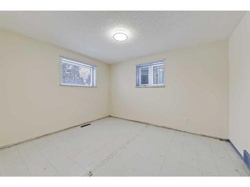 9927 5 Street Se, Calgary, AB - Indoor Photo Showing Other Room