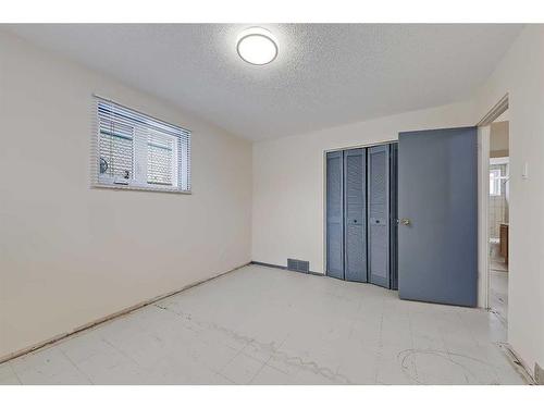 9927 5 Street Se, Calgary, AB - Indoor Photo Showing Other Room