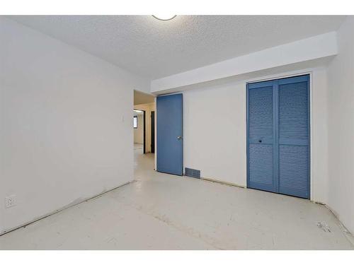 9927 5 Street Se, Calgary, AB - Indoor Photo Showing Other Room