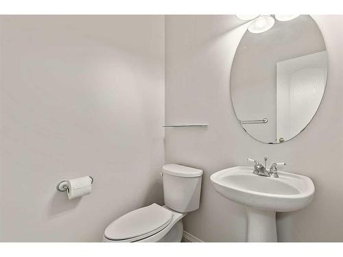 265 Somerside Park Sw, Calgary, AB - Indoor Photo Showing Bathroom