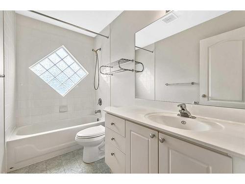 265 Somerside Park Sw, Calgary, AB - Indoor Photo Showing Bathroom