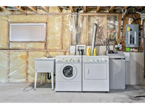 265 Somerside Park Sw, Calgary, AB - Indoor Photo Showing Laundry Room