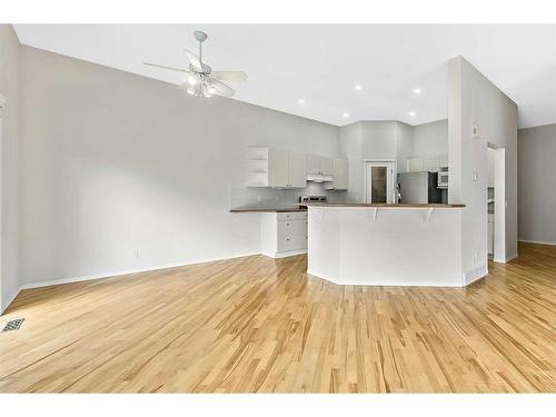 265 Somerside Park Sw, Calgary, AB - Indoor Photo Showing Kitchen