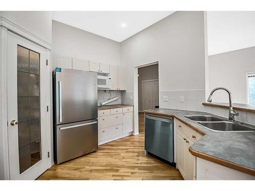 265 Somerside Park Sw, Calgary, AB - Indoor Photo Showing Kitchen With Double Sink