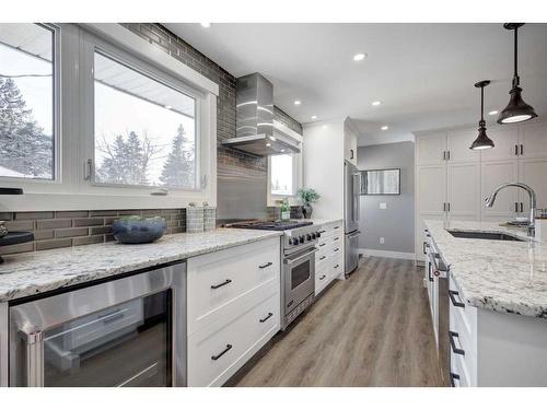 6616 34 Street Sw, Calgary, AB - Indoor Photo Showing Kitchen With Upgraded Kitchen