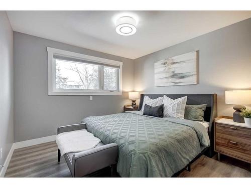 6616 34 Street Sw, Calgary, AB - Indoor Photo Showing Bedroom