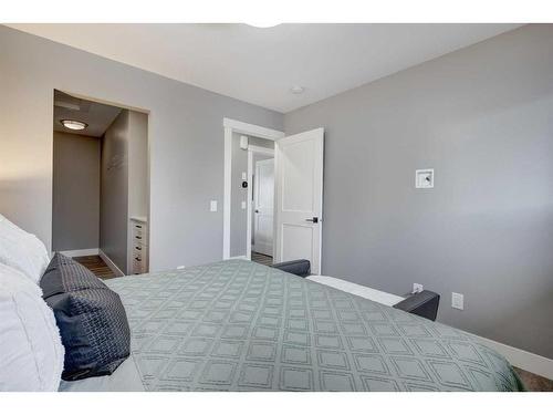 6616 34 Street Sw, Calgary, AB - Indoor Photo Showing Bedroom