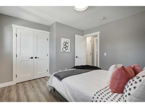 6616 34 Street Sw, Calgary, AB - Indoor Photo Showing Bedroom