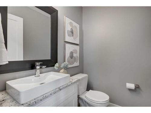 6616 34 Street Sw, Calgary, AB - Indoor Photo Showing Bathroom