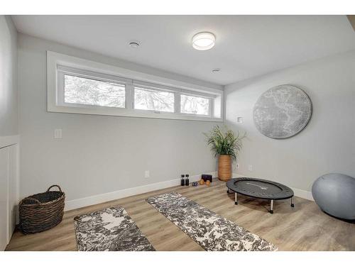 6616 34 Street Sw, Calgary, AB - Indoor Photo Showing Other Room