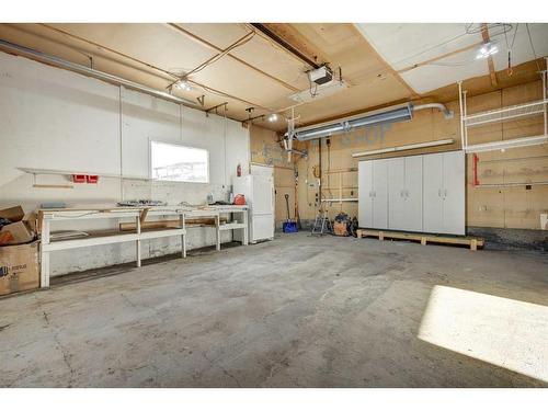 6616 34 Street Sw, Calgary, AB - Indoor Photo Showing Garage