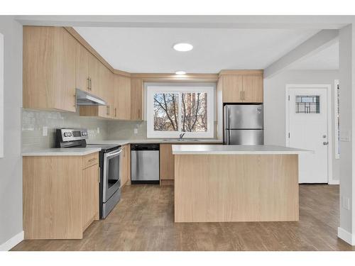 18-175 Manora Place Ne, Calgary, AB - Indoor Photo Showing Kitchen With Stainless Steel Kitchen