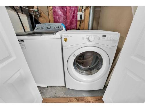 18-175 Manora Place Ne, Calgary, AB - Indoor Photo Showing Laundry Room