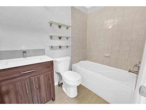 18-175 Manora Place Ne, Calgary, AB - Indoor Photo Showing Bathroom