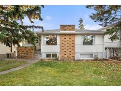 907 32 Avenue NW Calgary, AB T2K 0B1