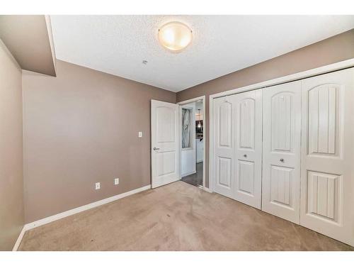 3109-115 Prestwick Villas Se, Calgary, AB - Indoor Photo Showing Other Room