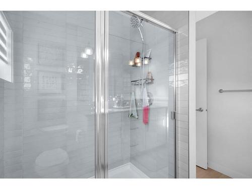 16 Cornerbrook Way Ne, Calgary, AB - Indoor Photo Showing Bathroom