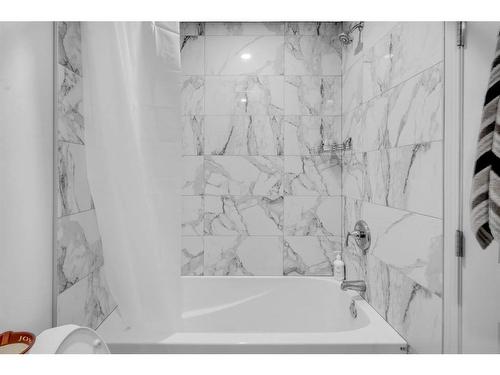 16 Cornerbrook Way Ne, Calgary, AB - Indoor Photo Showing Bathroom