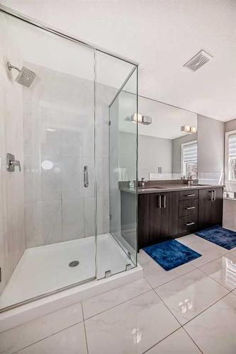 1-1714 Kensington Road Nw, Calgary, AB - Indoor Photo Showing Bathroom