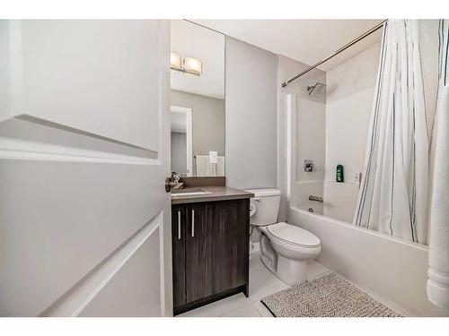 1-1714 Kensington Road Nw, Calgary, AB - Indoor Photo Showing Bathroom