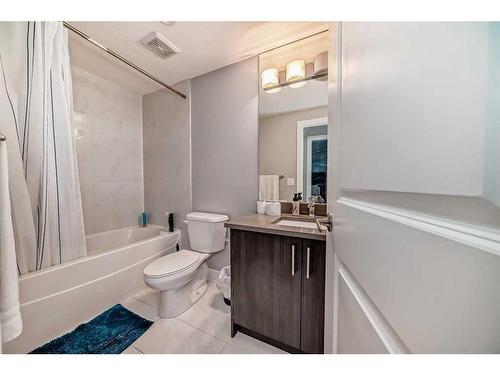 1-1714 Kensington Road Nw, Calgary, AB - Indoor Photo Showing Bathroom