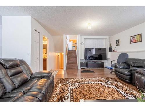 7278 Laguna Way Ne, Calgary, AB 