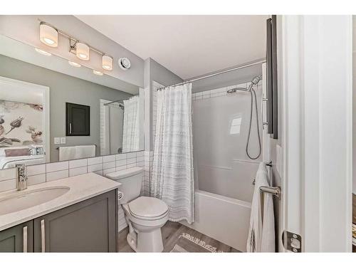 148 Dawson Drive, Chestermere, AB - Indoor Photo Showing Bathroom