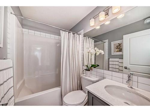 148 Dawson Drive, Chestermere, AB - Indoor Photo Showing Bathroom