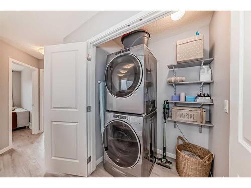 148 Dawson Drive, Chestermere, AB - Indoor Photo Showing Laundry Room