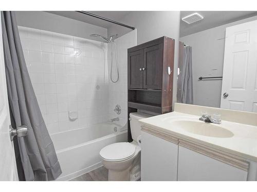 216-20 Dover Point Se, Calgary, AB - Indoor Photo Showing Bathroom