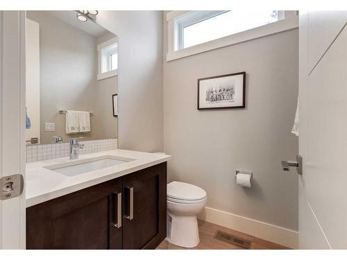 1937 47 Avenue Sw, Calgary, AB - Indoor Photo Showing Bathroom