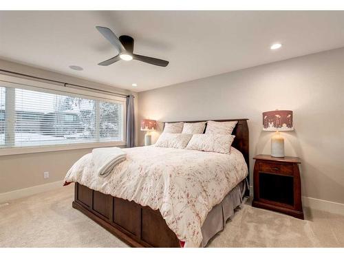 1937 47 Avenue Sw, Calgary, AB - Indoor Photo Showing Bedroom