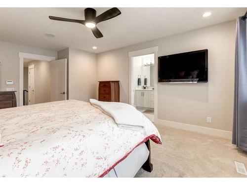 1937 47 Avenue Sw, Calgary, AB - Indoor Photo Showing Bedroom